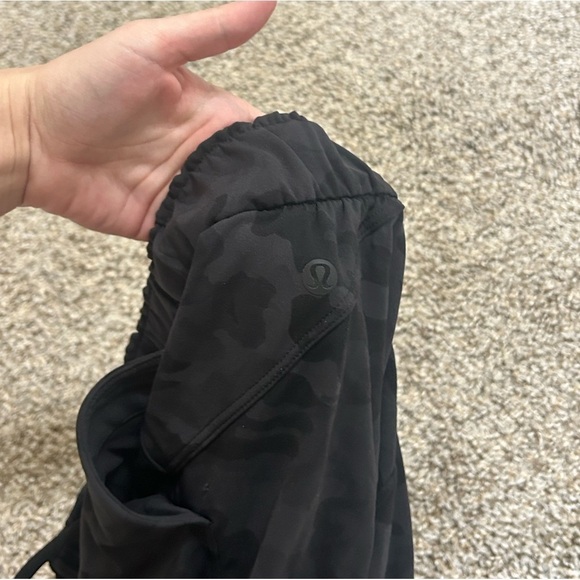 Lululemon Keep Moving Pant High-Rise Camo Deep Coal Multi Drawcord Size 6 Womens - Picture 7 of 10